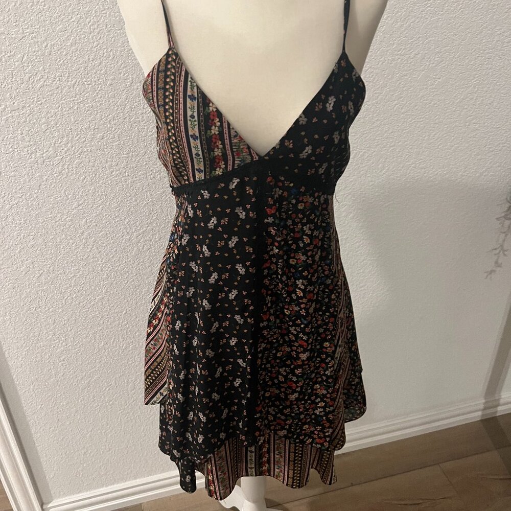 Alice & Olivia Delilah Tiered Floral Print Dress Size 6 - Picture 5 of 14